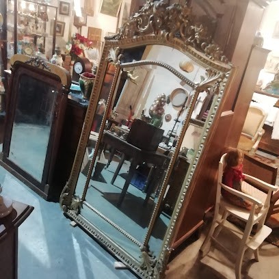 Vivrantique brocante Antiquités, Magasin de Meubles et Décoration à Saint-Fort-sur-le-Né