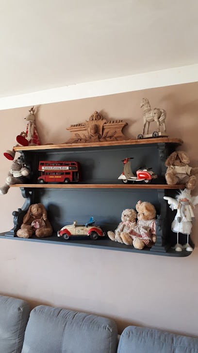 Distributeur France Moulures Décoratives Nik-Art, Magasin De Meubles à Miramas