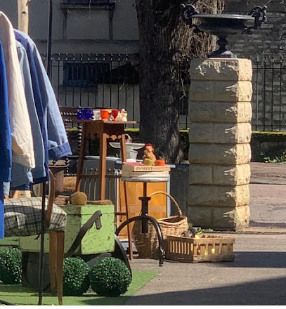La Brocante !.. Magasin De Meubles à Clamecy