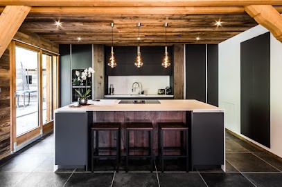 Alpine Kitchens / Bmr Property Developments Fabricant De Meubles à Montriond
