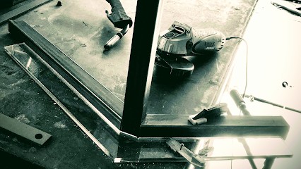 Treize Création, Fabricant de Meubles à Croix-Chapeau