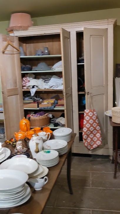 Brocante Magasin De Meubles à Sées