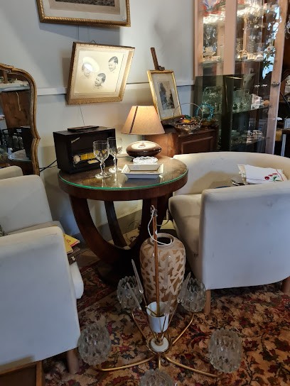 Atelier De Suzon, Magasin De Meubles à Marcigny