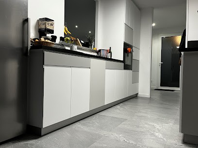 Claire Et Daniel Bourget, Fabricant de Meubles aux Ponts-de-Cé