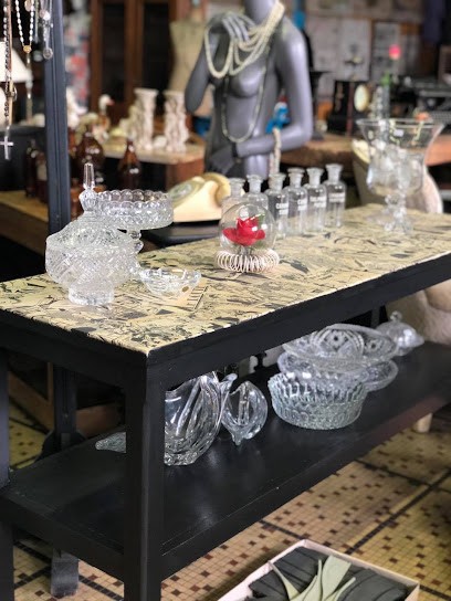 Les Tontons Brocanteurs, Magasin de Meubles et Décoration à Trith Saint Leger