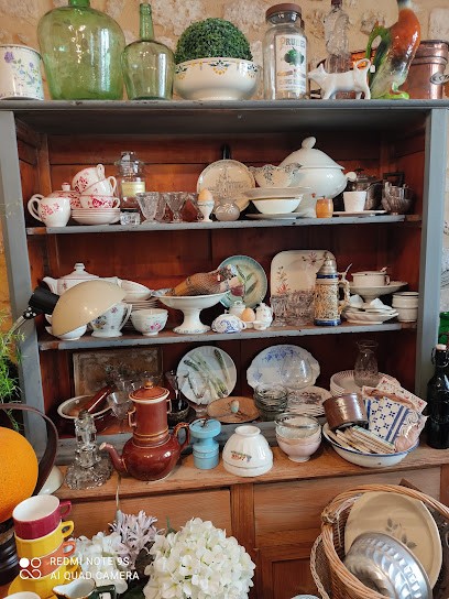 Brocante/Antiquités, Magasin De Meubles à Vergt