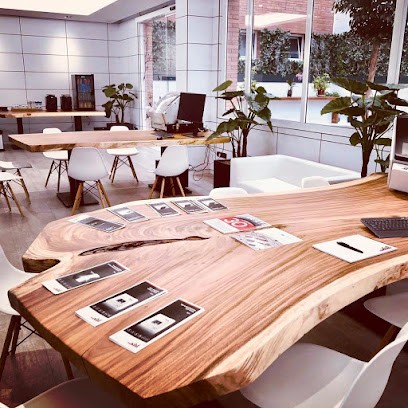 FLO TRADING, Fabricant de Meubles à Saint-Cyr-de-Favières