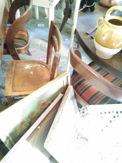 Brocanteur, Magasin De Meubles à Martel