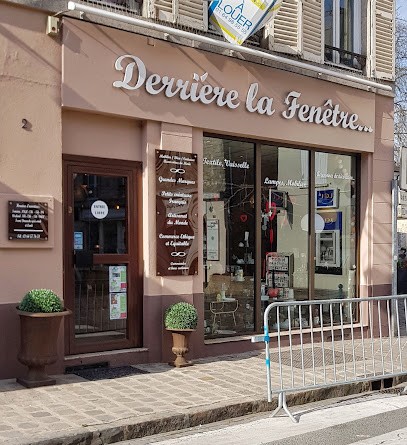 Derrière La Fenêtre Magasin De Meubles à Milly-la-Forêt