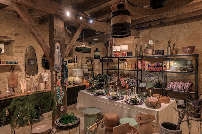 La Curieuse Boutique, Magasin De Meubles à Val de Louyre et Caudeau