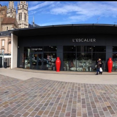 L'escalier, Magasin De Meubles à Moulins