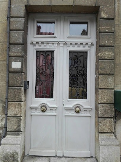 Le Meuble Dans Tous Ses Etats - Lb, Magasin de Meubles et Décoration à Semur-en-Auxois