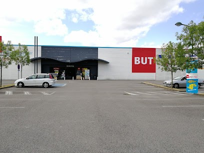But, Magasin De Meubles à Segré-en-Anjou Bleu