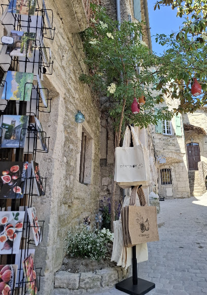 C E D, Magasin De Meubles à Vézénobres